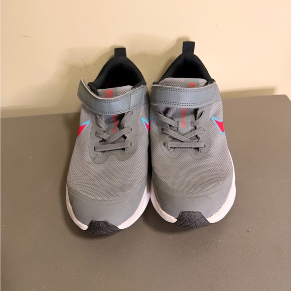 Youth Nike Star Runner 3 Athletic Shoes - Picture 2 of 7